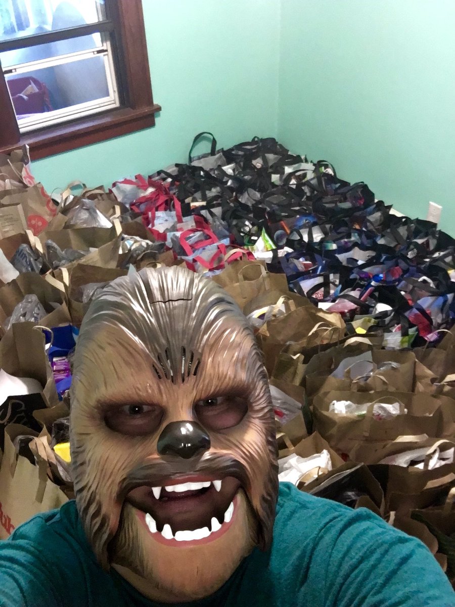 Anddigrrl's tweet photo. @usbank we used our #extra100MN to raise 301 bday bags for our local foodshelf! Thanx again! https://t.co/5YpCOecPSo https://t.co/Sf0psNSjGk