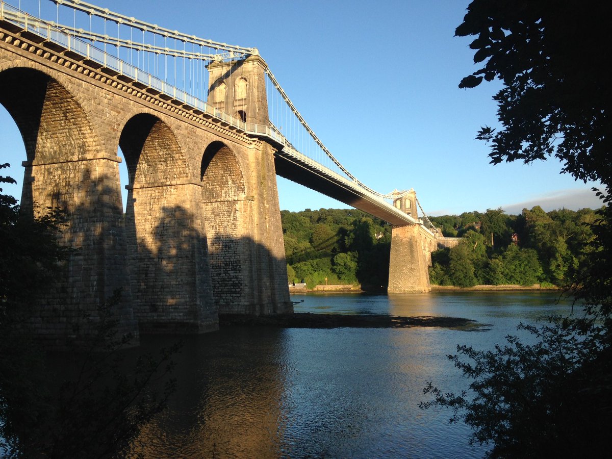 Menai Bridge taken from Anglesey side earlier tonight #Anglesey #monmamcymru #stunning