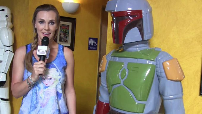 Watch my exclusive interview w/ a #BobaFett statue. Video: https://t.co/R1yVRbgBXj #SDCC https://t.c