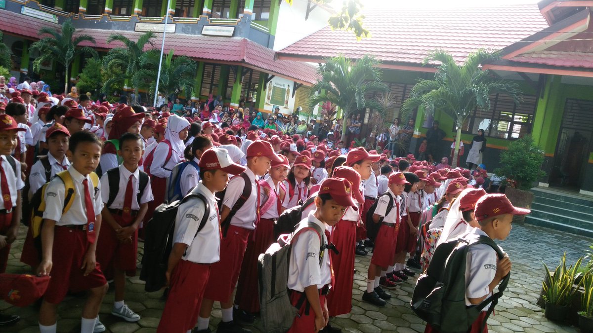 Sdn2Batulo's tweet photo. Apel  pagi Sdn 2 Batulo tahun ajaran 2016/2017 https://t.co/OBolx698gp