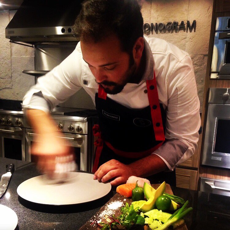 CATAMUNDI_MX's tweet photo. ¡No te pierdas este miércoles la clase de cocina de nuestro #chef @cm_pablo en #primeblend ! https://t.co/1RepExQqyW