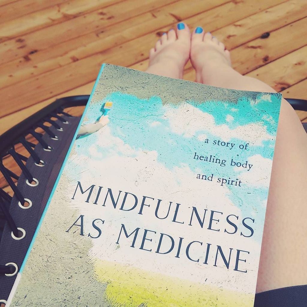 jasmineVesque's tweet photo. Summer reading on my new deck. #itsgoodtobehome #HappinessHabits613 #HH613 #meditation #bu… https://t.co/sUIlzqCTGJ https://t.co/YcM8UL7ZG7