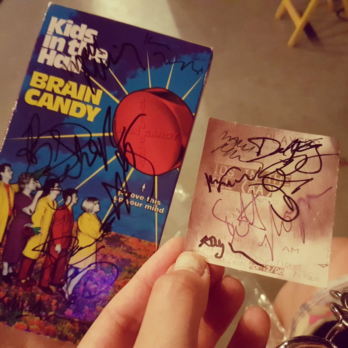 radiofriendlyrc's tweet photo. BAM!!! @kevinthekith #signature acquired! Also #KellyMakin, #BrainCandy director!
Thank you 😘 #kith #kidsinthehall https://t.co/aAaGtZjUNO