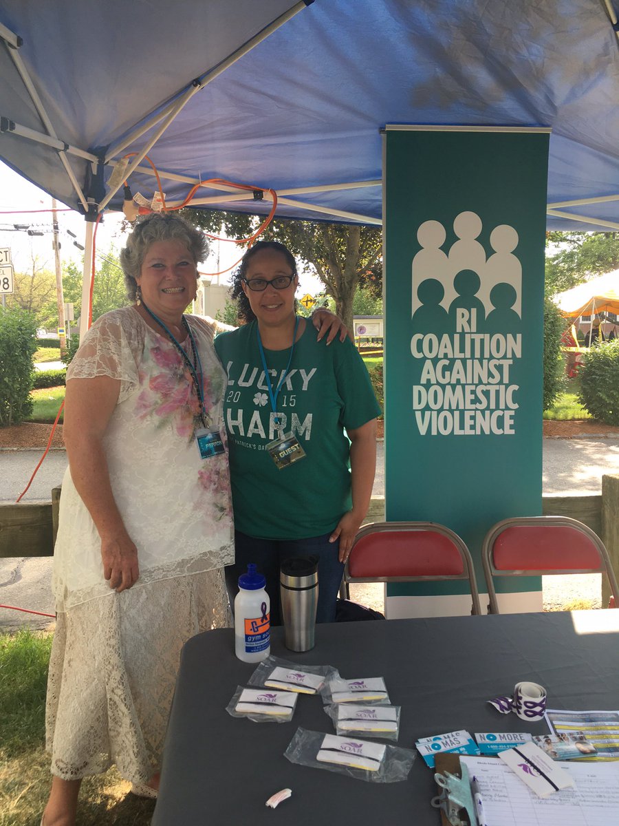 ilovelucy73's tweet photo. #OceanStateParacon @ricadv with Andrea Perron, author of the books House of Darkness House of Light! https://t.co/tBeX1icWOz