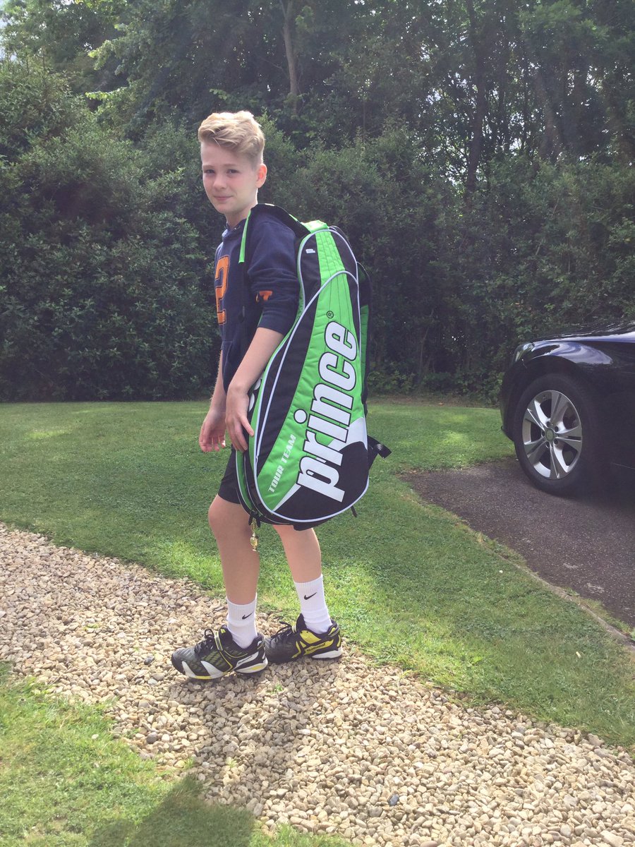 ChealDave's tweet photo. New tennis bag😆🎾 #Dávid #Ferrer #prince #lotto #bvb #Dortmund https://t.co/rcRiB8Qvcq