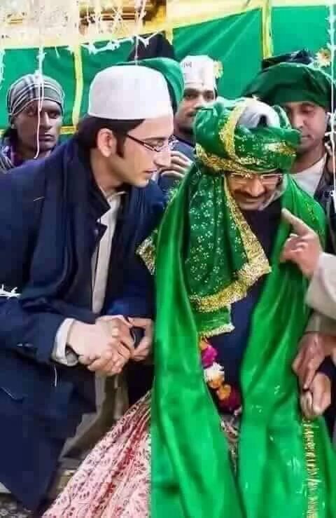 BaajeBhagat's tweet photo. जैसा देश, वैसा भेस #NastikKejri #TalkToTrollKejri #SeparatistWithTerrorist https://t.co/Ob76SztyGN