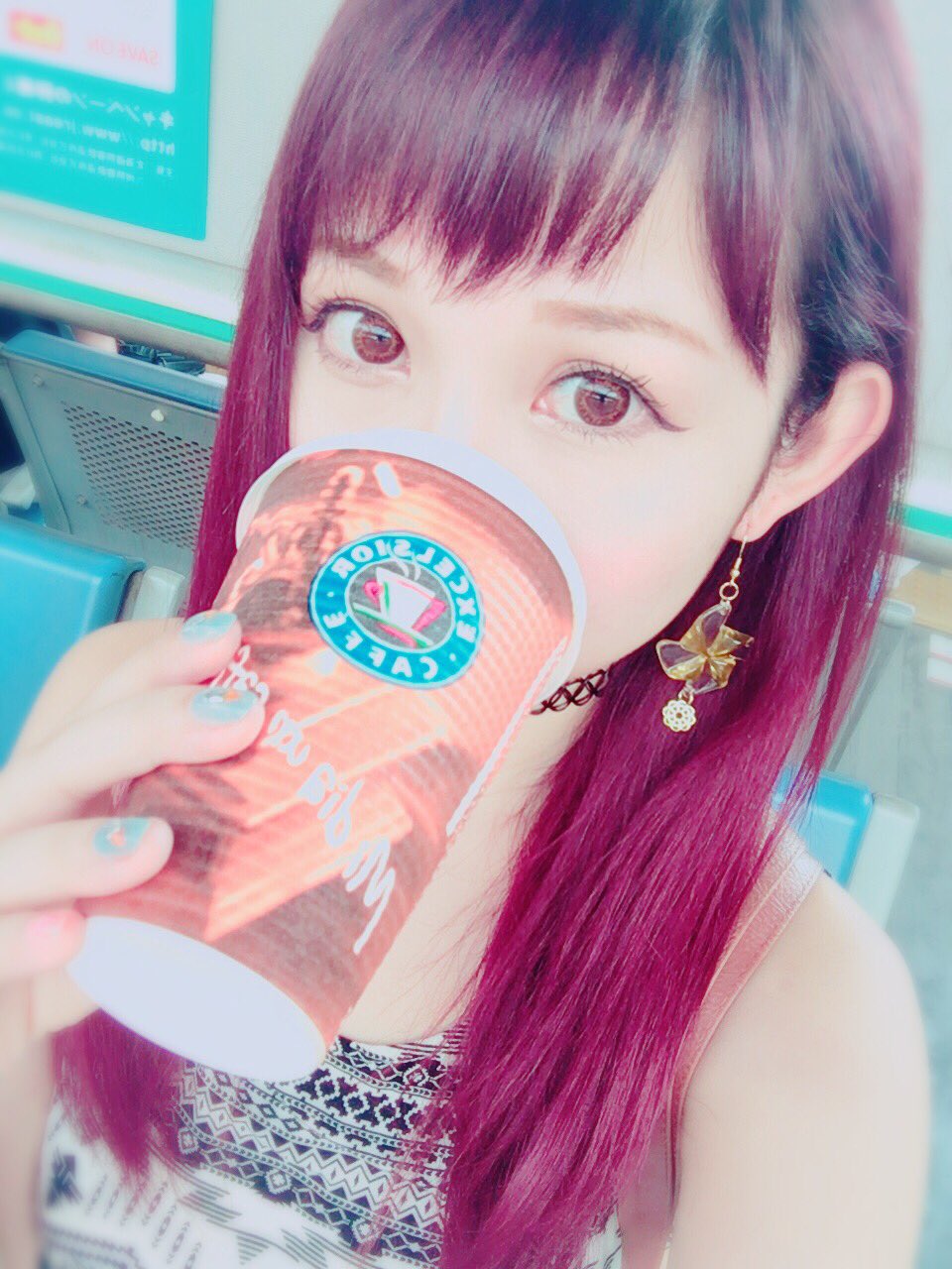 秋田知里 仮面ライダーgirls V Twitter 今日はkakimoto Armsさんに行ってたよー ビフォーアフター 前髪 かなりスッキリ 赤復活 今日はワンピース好きの伊藤さんにお願いしまして ギザギザ前髪がナミさんぽくてとても嬉しす ワンピース好きに悪い人はいないん