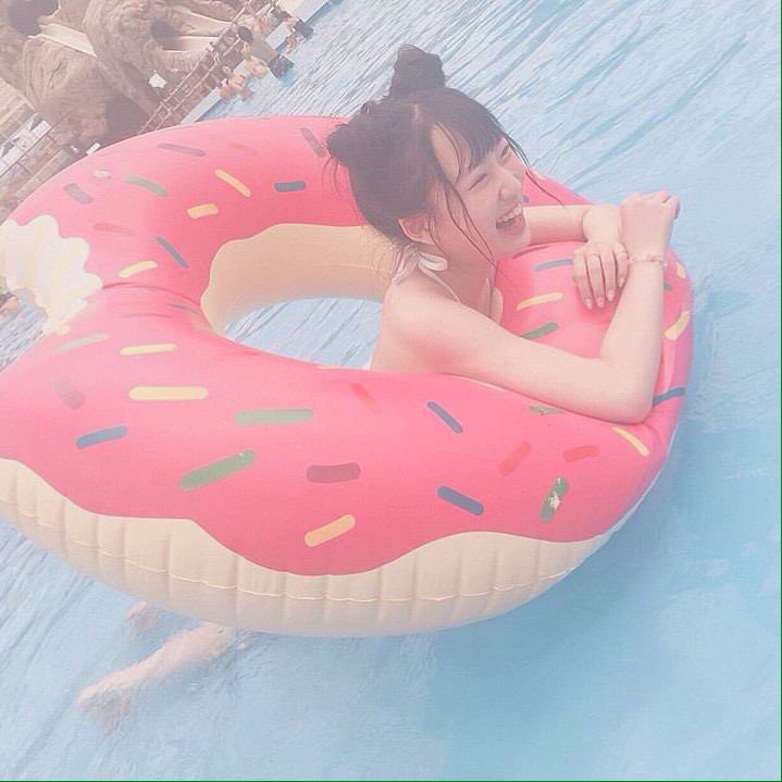 ___yuura's tweet photo. 今日は海の日   … ！

ゆら はプールに行きました  … っ https://t.co/TNynkK1Afb