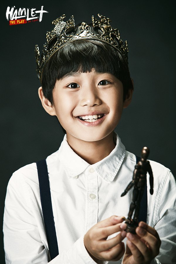 #햄릿더플레이
어느새 첫공이 2주 앞으로 다가온 <햄릿-더 플레이>
무대를 가득 채워줄 12명 배우들의 공식 프로필 사진을 공개합니다:)
#어린햄릿 #탕준상 #정재윤