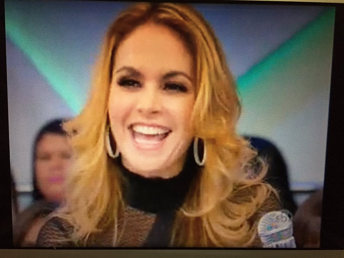 tatyga83's tweet photo. @LuceroMexico Mi reina preciosaaaaaaaaaa 😍😍😍😍😍👑👑👑👑👑 LUCERO NO SILVIO SANTOS https://t.co/Mt2uRhxewI