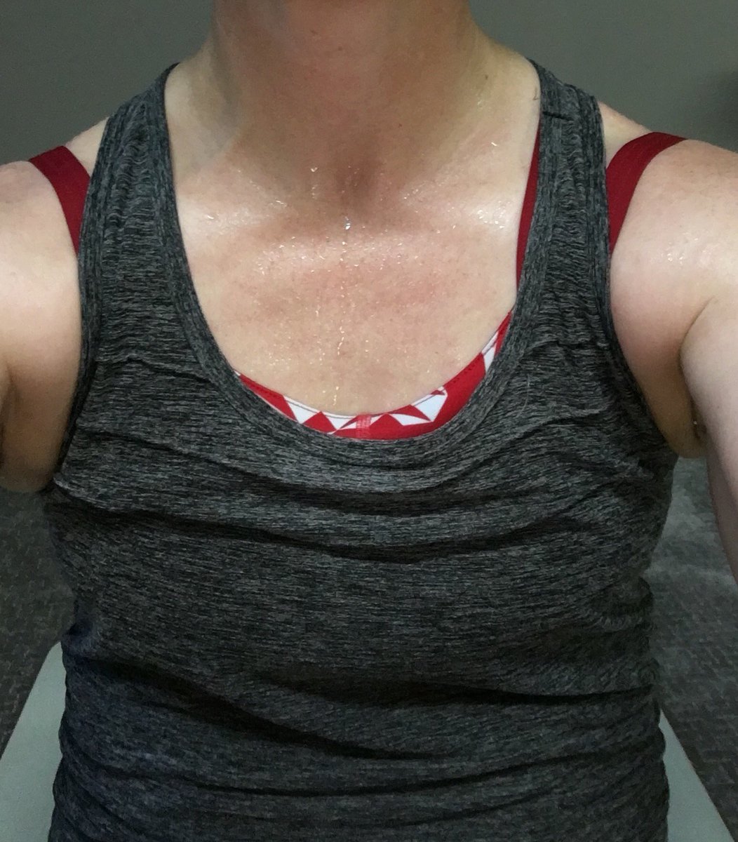 JenniferHarder3's tweet photo. @oiselle I spy a sassy (& sweaty) #RioRed Verrazano - never had a sports bra this colourful before! ❤️❤️it https://t.co/une3DCG951