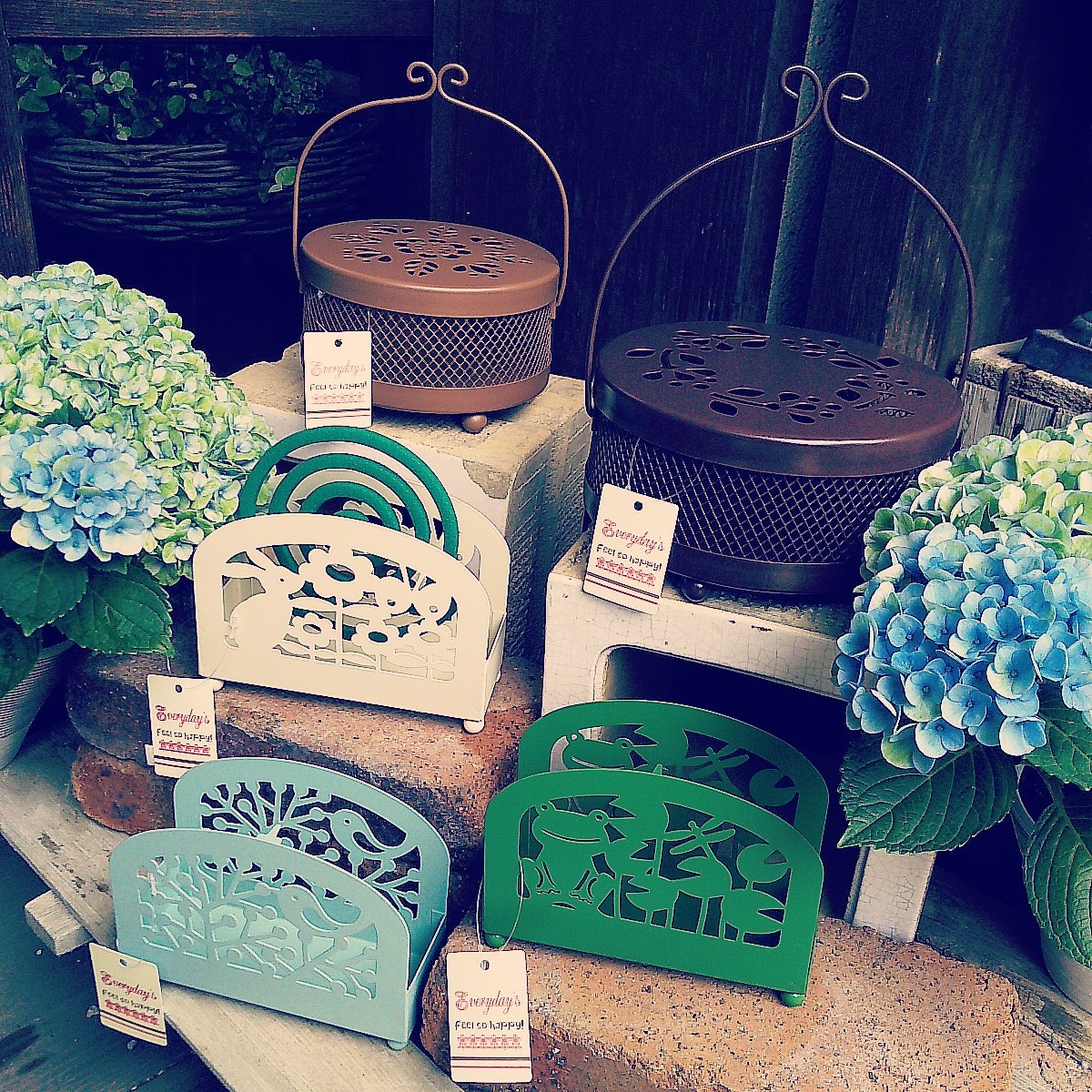 園芸専科 花見鳥 Hanamidori おしゃれに蚊を避けたくありませんか 蚊遣りをご紹介 やはり蚊取り線香が一番効果的 玄関前やベランダにちょこんと置いてくださいね 蚊遣り さいたま市 蚊取り線香 Fbﾍﾟｰｼﾞ T Co Zjsjtrqp8o