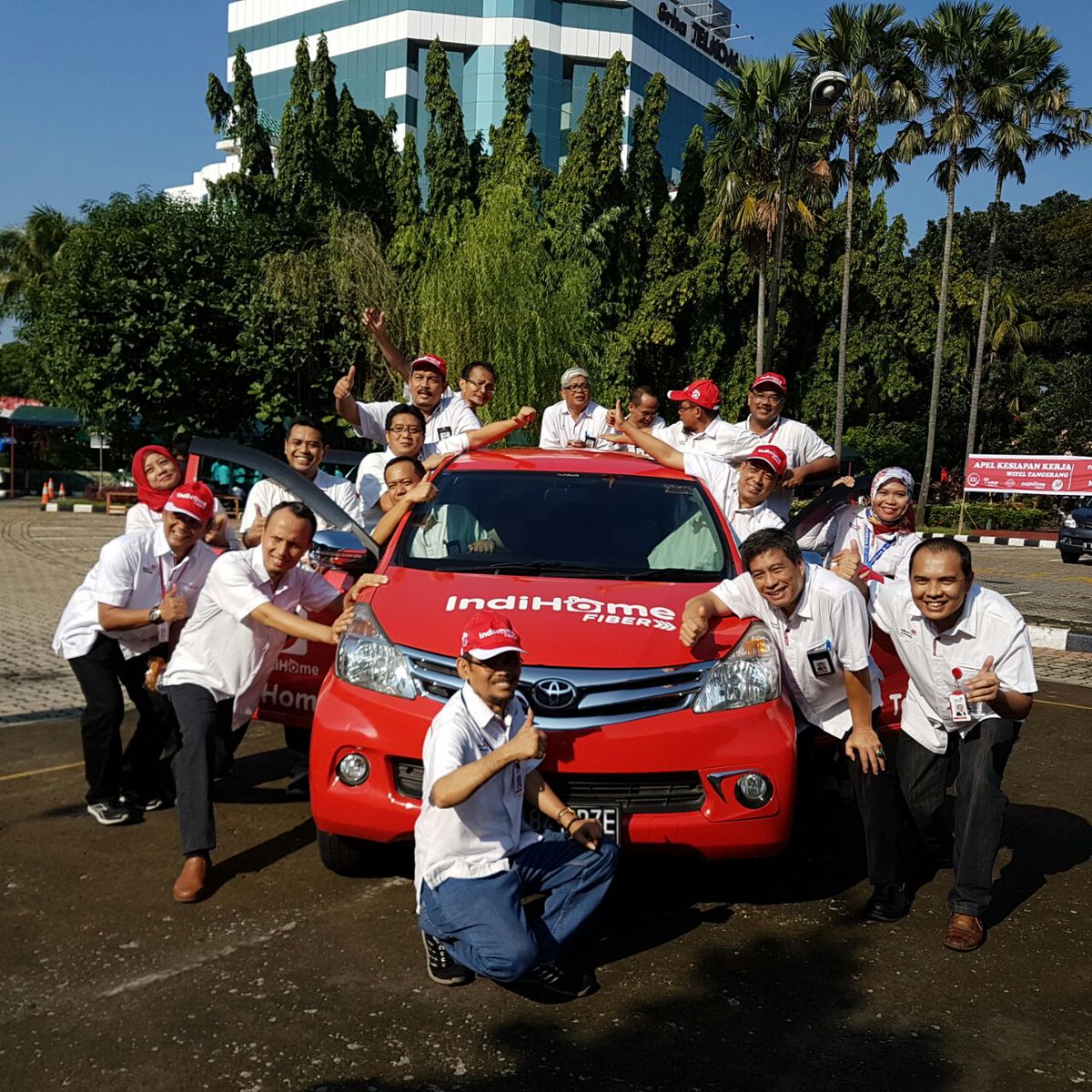 akuk3r3n's tweet photo. All Indihome Fighter...We Are Ready for Compete!💪💪💪
#HBHKipasSakti
#LivingTheTelkomWayTangerang https://t.co/Qd1S3RAegn