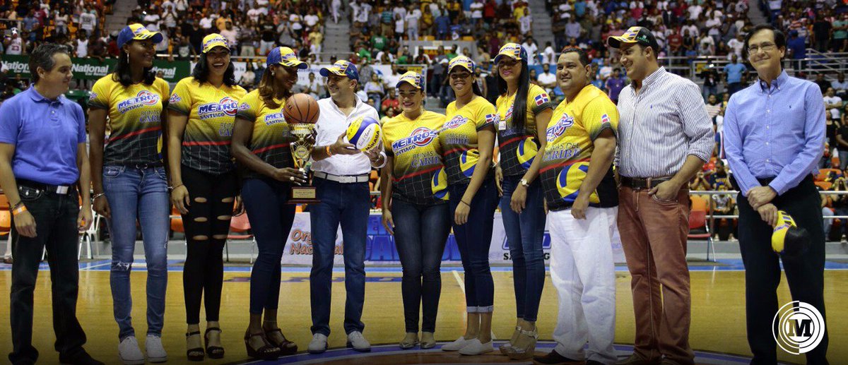 Marcador_Do's tweet photo. #LNB #metros #leones Reconocen a las Reinas del Caribe en la Gran Arena del Cibao. https://t.co/g9zC36pf6N