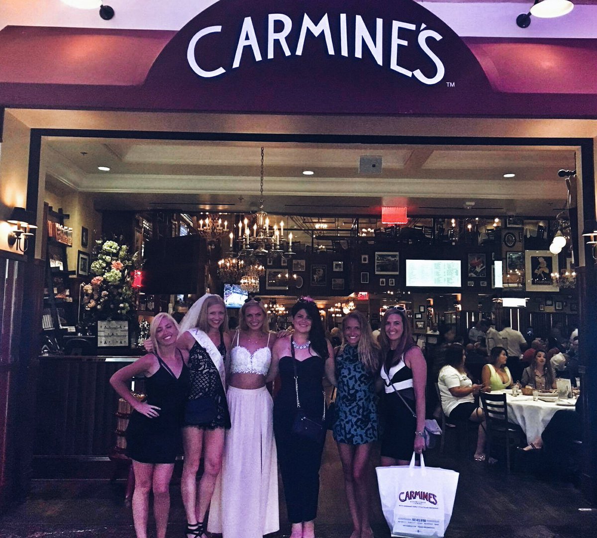 Hippie_InHeels's tweet photo. A group pic from our @VegasGirlsNight at @CarminesVEGAS ... Food was delicious! https://t.co/oJU4EfaM1k