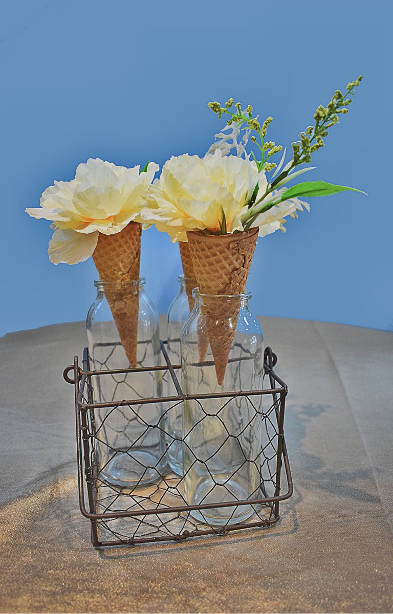 select_event's tweet photo. Happy #NationalIceCreamDay! This playful floral centerpiece is anything but vanilla! #selecteventgroup #eventprofs https://t.co/gCFo9B96VE