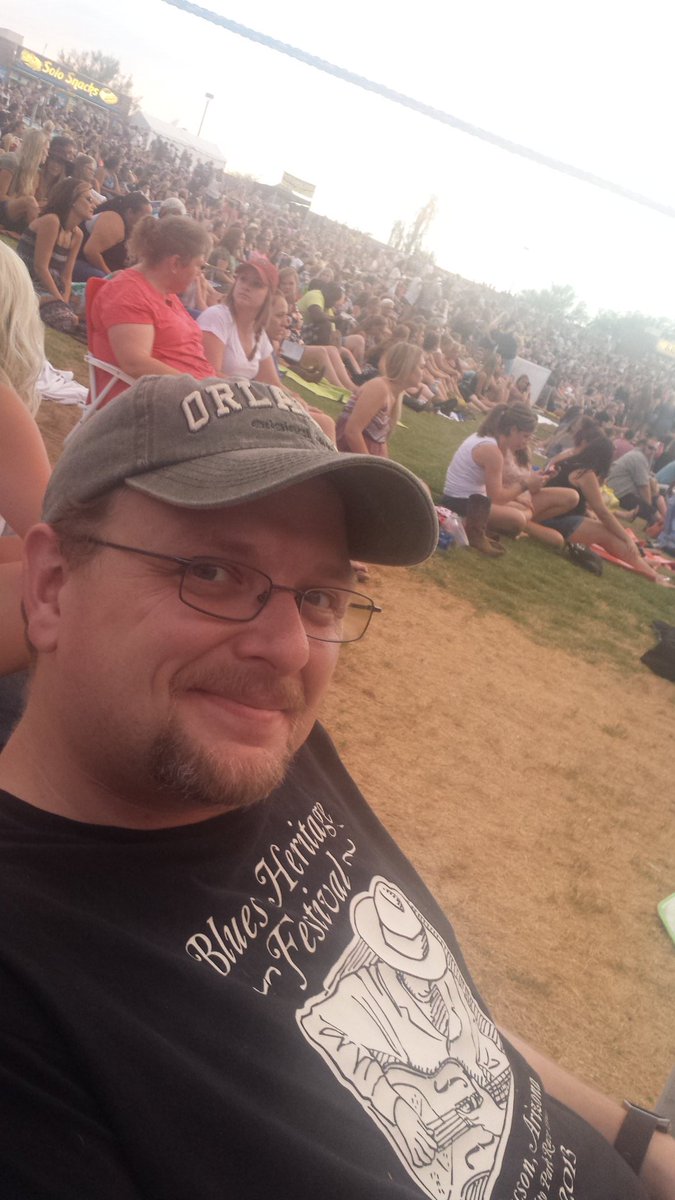 #DCXPhoenix- packed lawn.  Waiting for the Dixie chicks