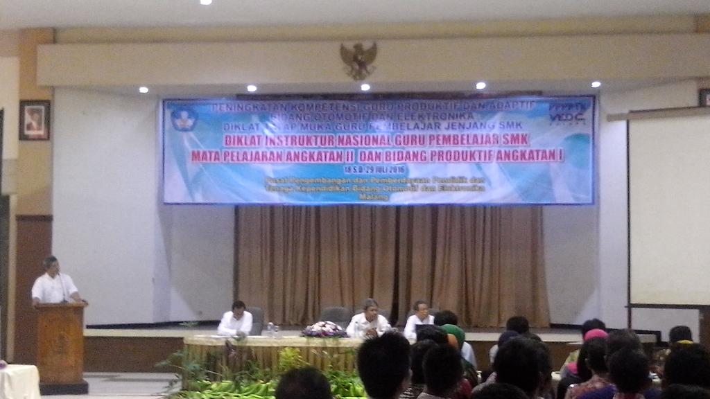 Pembukaan diklat IN guru pembelajar smk ada 2 wakil guru <a href="/smkn3jogja/">SMKN 3 Yogyakarta</a>
