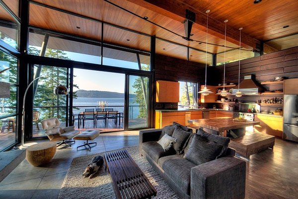 OneKindesign's tweet photo. Cabin on a cliff overlooking Coeur D’Alene Lake https://t.co/OyiCjmPRmt https://t.co/TO3cmE0VdI