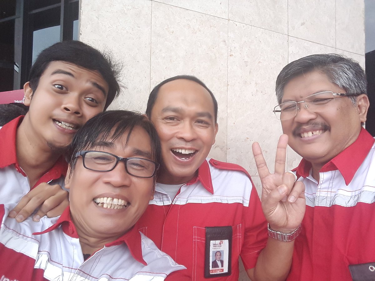 yanis1361's tweet photo. Cak Yanis:
@parwi66 @_funtastic5_ #telkomfuntastic5 #SBTREG5 #halalbihalal TREG5/ 18 JULI 2016 https://t.co/bY9dNcTea9