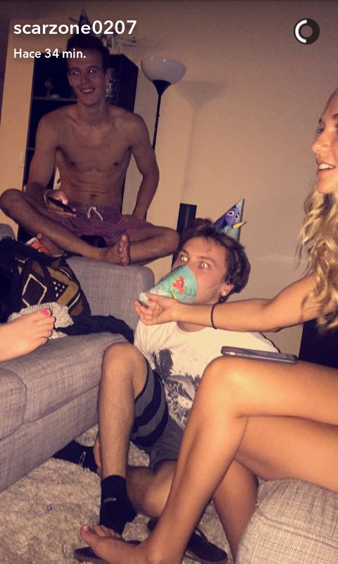 Emblem3Arg's tweet image. David Scarzone publico estas fotos junto a Keats en su Snapchat.