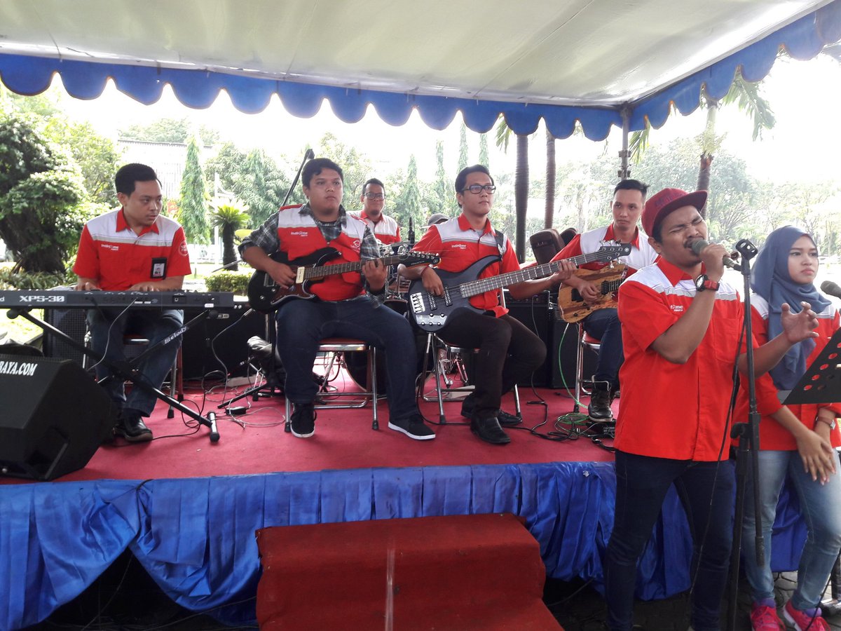 yanis1361's tweet photo. Cak Yanis:
@parwi66 @_funtastic5_ #telkomfuntastic5 #SBTREG5 #halalbihalal TREG5/ BIGFIVE5 Contribute juli2016 https://t.co/eFLvtm9x0g