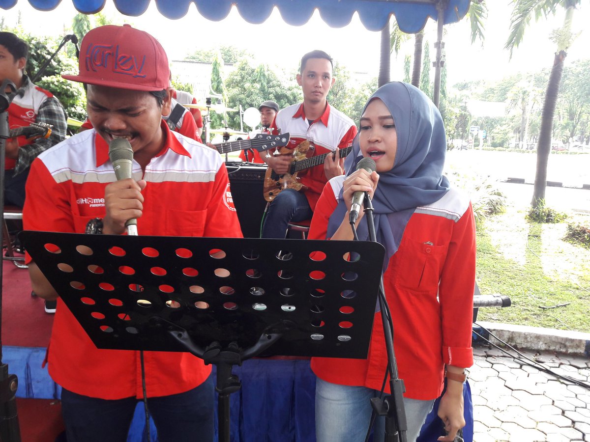 yanis1361's tweet photo. Cak Yanis:
@parwi66 @_funtastic5_ #telkomfuntastic5 #SBTREG5 #halalbihalal TREG5/ BIGFIVE5 Contribute juli2016 https://t.co/eFLvtm9x0g