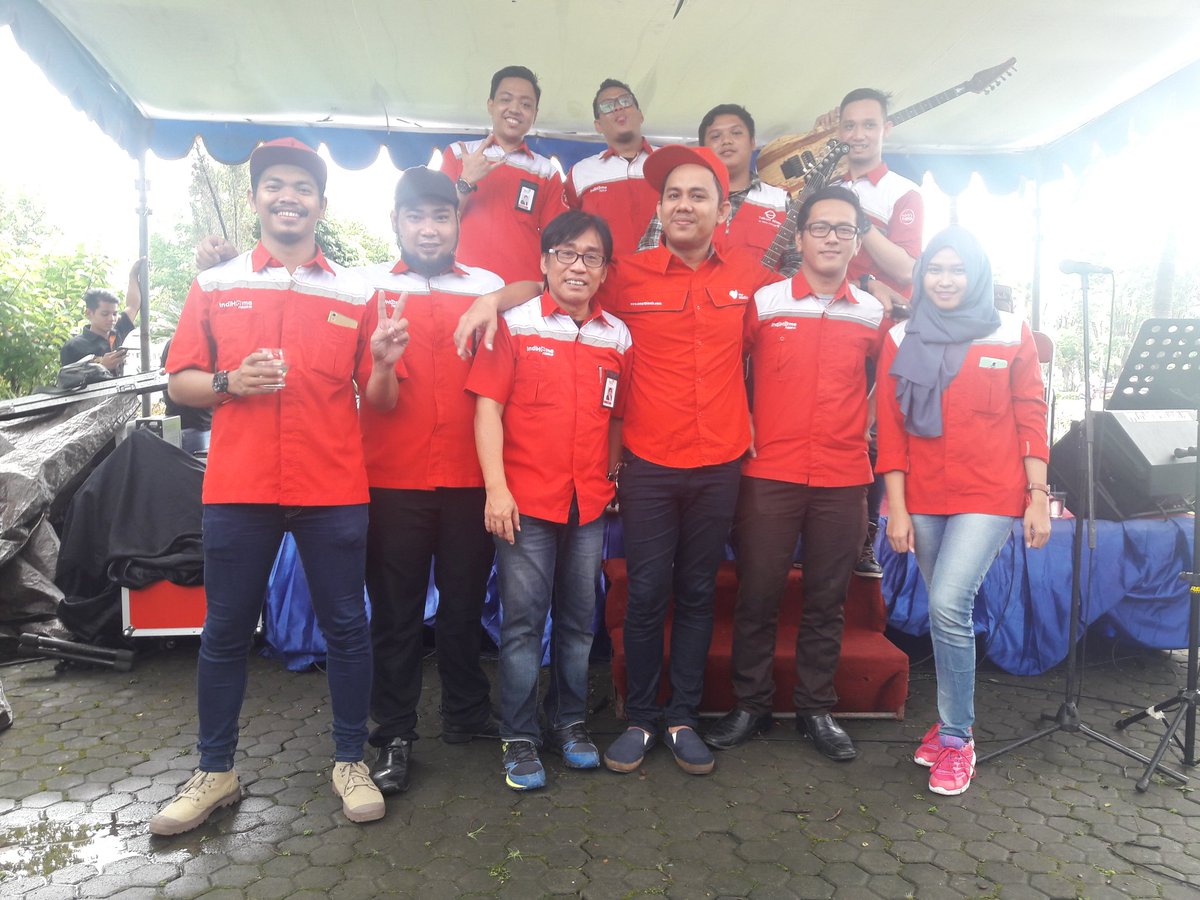 yanis1361's tweet photo. Cak Yanis:
@parwi66 @_funtastic5_ #telkomfuntastic5 #SBTREG5 #halalbihalal TREG5/ BIGFIVE contribute full 2016 https://t.co/jvC3wWMtAX