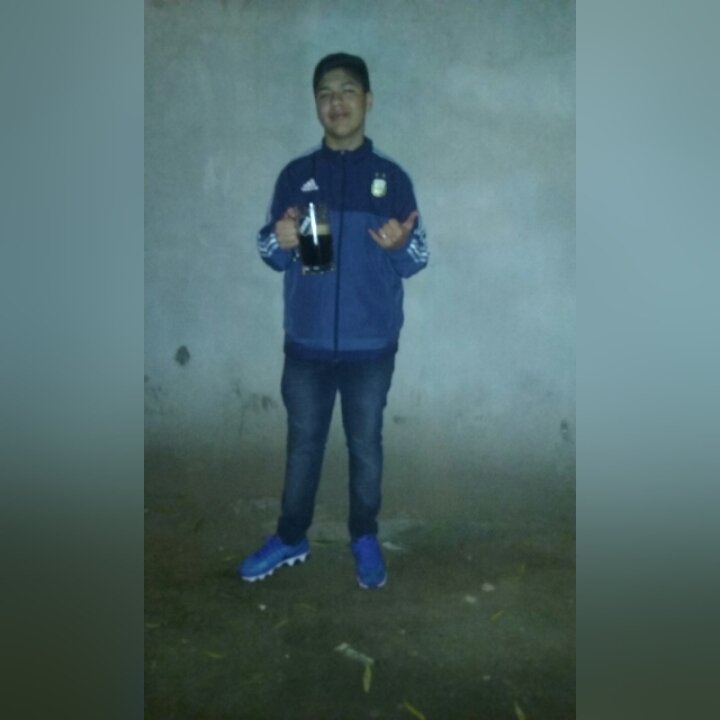 Ariielalvarez01's tweet photo. Me criticaron shh y abajo me tiraron, mira donde llegue y con la frente en alto🎶 #FotoVieja #Solterooo https://t.co/vECxw43tr7