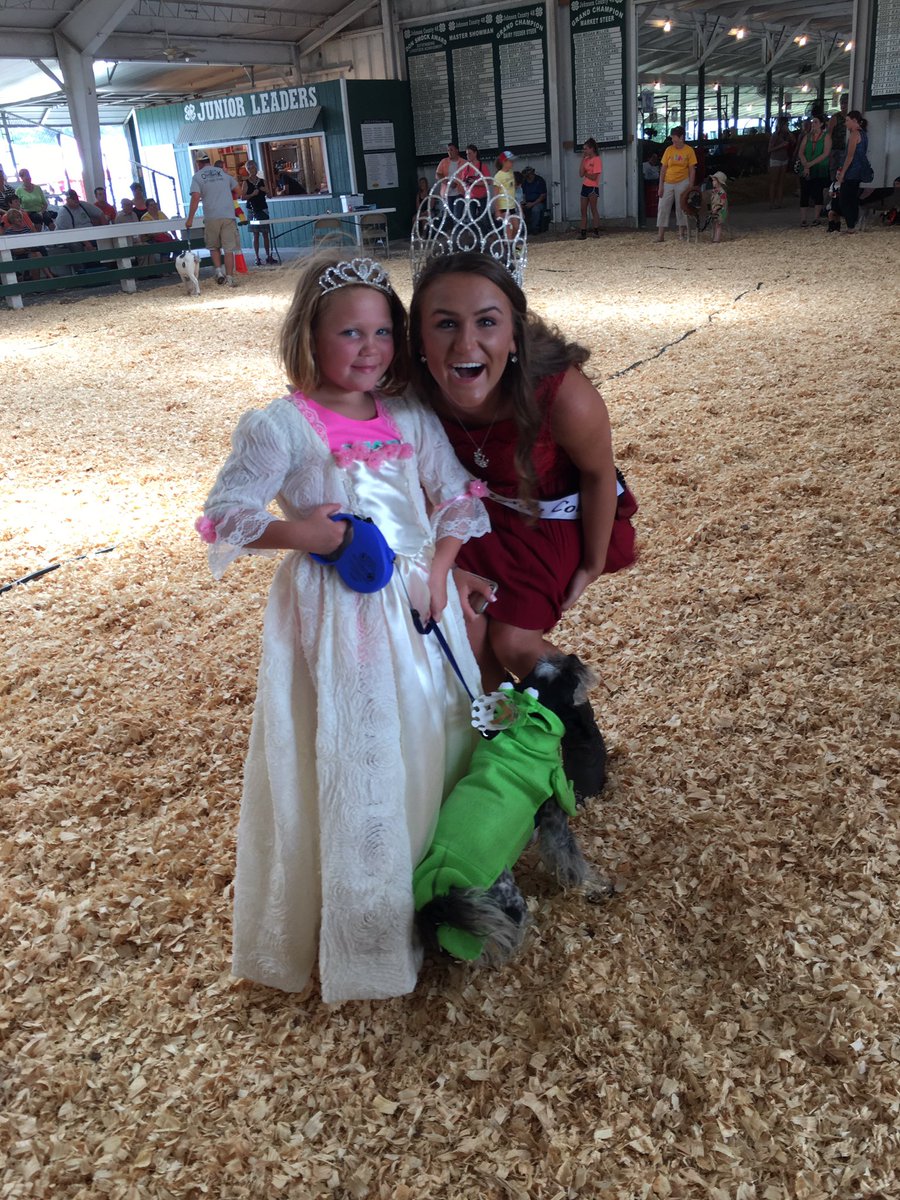 fair_johnsonco's tweet photo. #petparade #johnsoncountyfair Audrey Daming and Oreo as "Princess and the Frog" 👑🐸 https://t.co/QI0p2URa4q