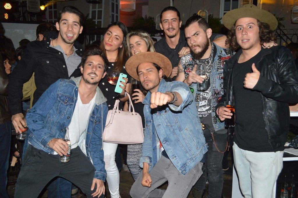 Unileventv's tweet photo. @soyjuansolo @Ruy88 en la #Party @LevisMX de su colección #FallWinter2016 #keyLooks de temporada by @ivanhoeroses https://t.co/8Fx7cX18fT