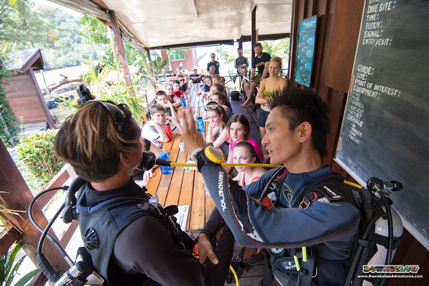 divedownbelow's tweet photo. #DiveBriefing4 @CampBorneo Grp #Bajau &amp; #Bambu #How2HelpYourBuddy #Safety1st @divedownbelow #Learning2Dive #Sabah https://t.co/IHkhg4nidd