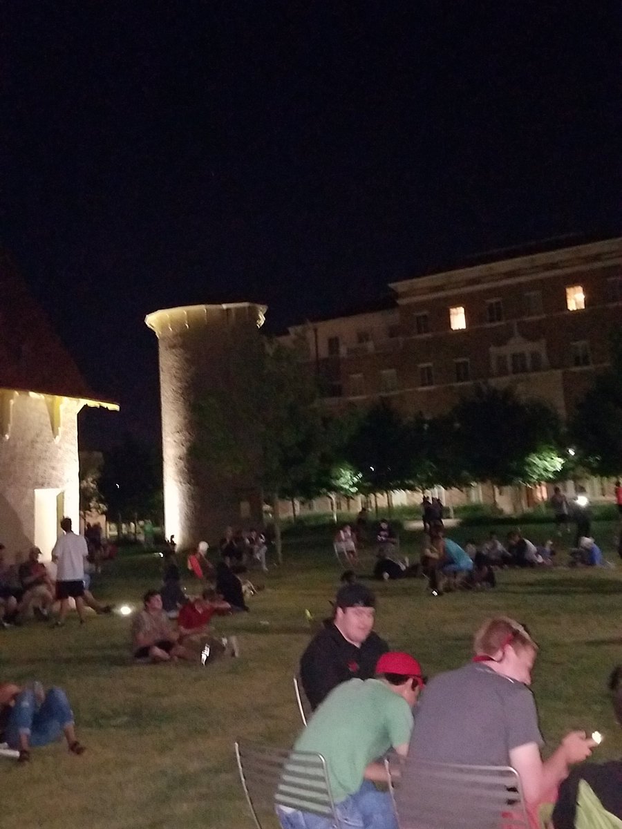 pokemongottu's tweet photo. This place is still LIT! 4 Lure Modules are constantly going at the Dairy farm. Nice to see all these red raiders! https://t.co/kXn8qe9DZ2