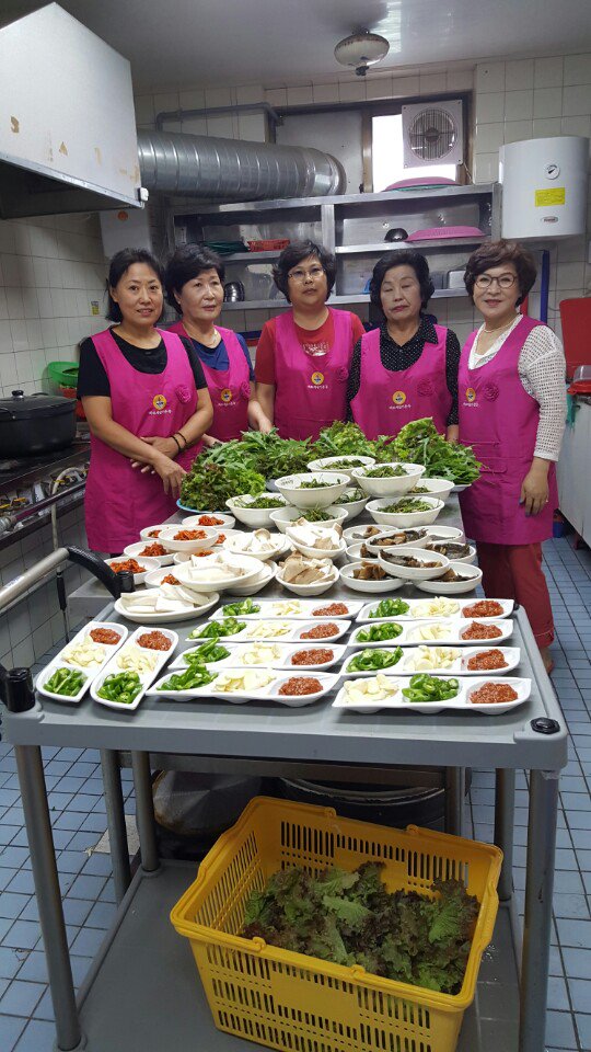 오늘낮10시부터13시까지속초시장애인운동선수식당급식봉사실시