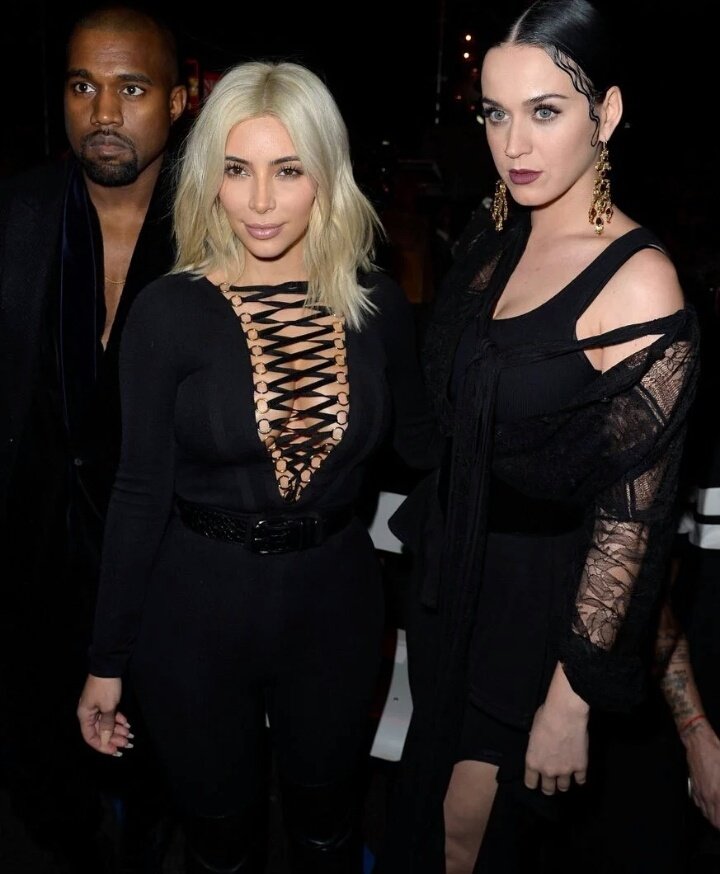 OutforTime's tweet image. Oi meninas no vídeo de hj eu vou ensinar a como se vestir pro enterro da inimiga #KimExposedTaylorParty