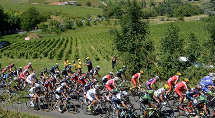 LIVE #TDF2016 action from 2pm today. Join us at <a href="/brixtoncycles/">Brixton Cycles Workers' Co-op</a> <a href="/southbankcentre/">Southbank Centre</a> + Old St lookmumnohands.com/events/tour-de…