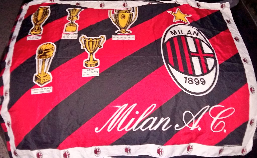 HendranugraH's tweet photo. Dapat dari "cap karung"....🔴⚫
Jaman Berlusconi syahwat bolanya msh nomer wahid. https://t.co/VTvpXzdmkQ
