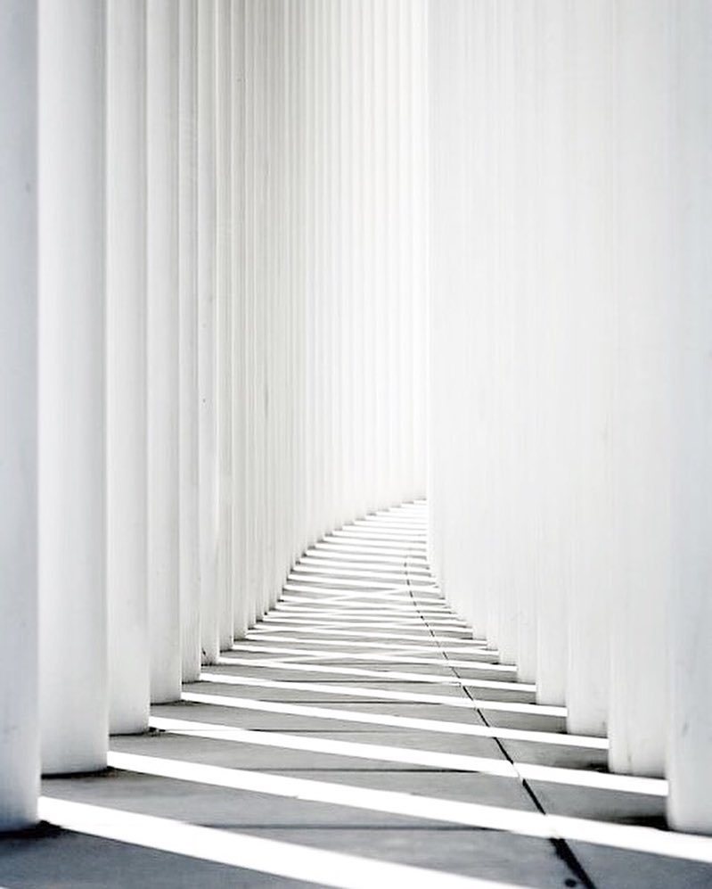 the_presaler's tweet photo. Architectural inspo #light #shadow #modern #architecture #lines #Inspiration https://t.co/UDi2X9uaQ2