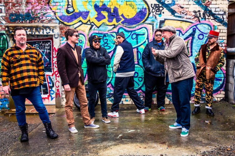 Trutnoff's tweet photo. Fat Freddy´s Drop on @Trutnoff #fatfreddysdrop1 https://t.co/75UnbIZdZL