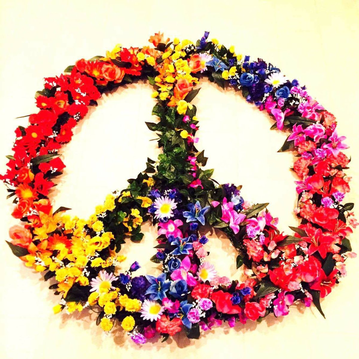RubyBlackDesign's tweet image. RBD has been very busy behind the scenes!  Here is our latest project #peace #flower #flowerpower #rubyblackdesigns