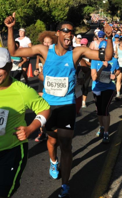 2OceansMarathon's tweet photo. #GuguZulu, you were an inspiration and a legend. Our hearts are broken for you, @letshegom. Sending you much love. https://t.co/nFt1XDBGnx