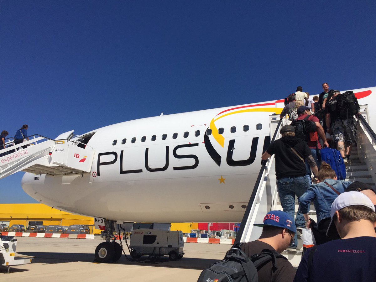 JessJey's tweet photo. Aviones alquilados para viajar puntuales con @vueling #vuelingretrasos Siéntate dónde quieras https://t.co/fSZa64QAld