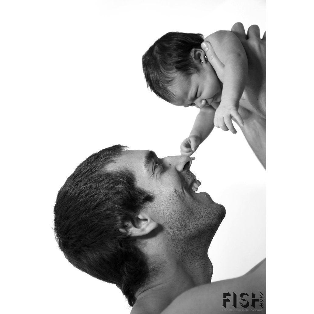 FishMuvi's tweet photo. Arriba, que es lunes!! #newbornphotography 👶 #photographer #fotografia #Barcelona #fishmuvi https://t.co/PFIQJCRG0r https://t.co/DncnSJSjls