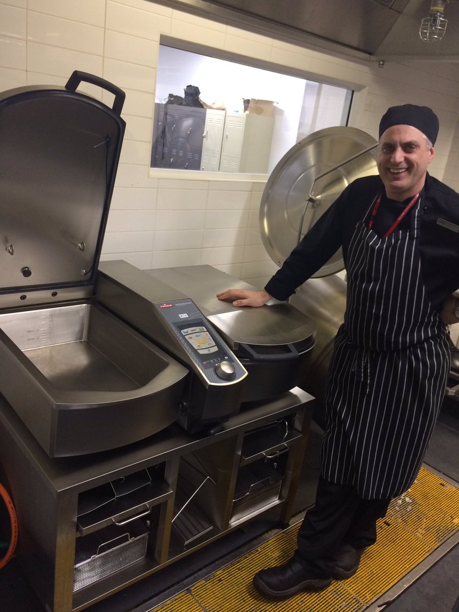 Woolworths have now joined the @FRIMA_AUS party. Chef David Craig with his new 50 litre VCC112L at head office❗️❗️❗️