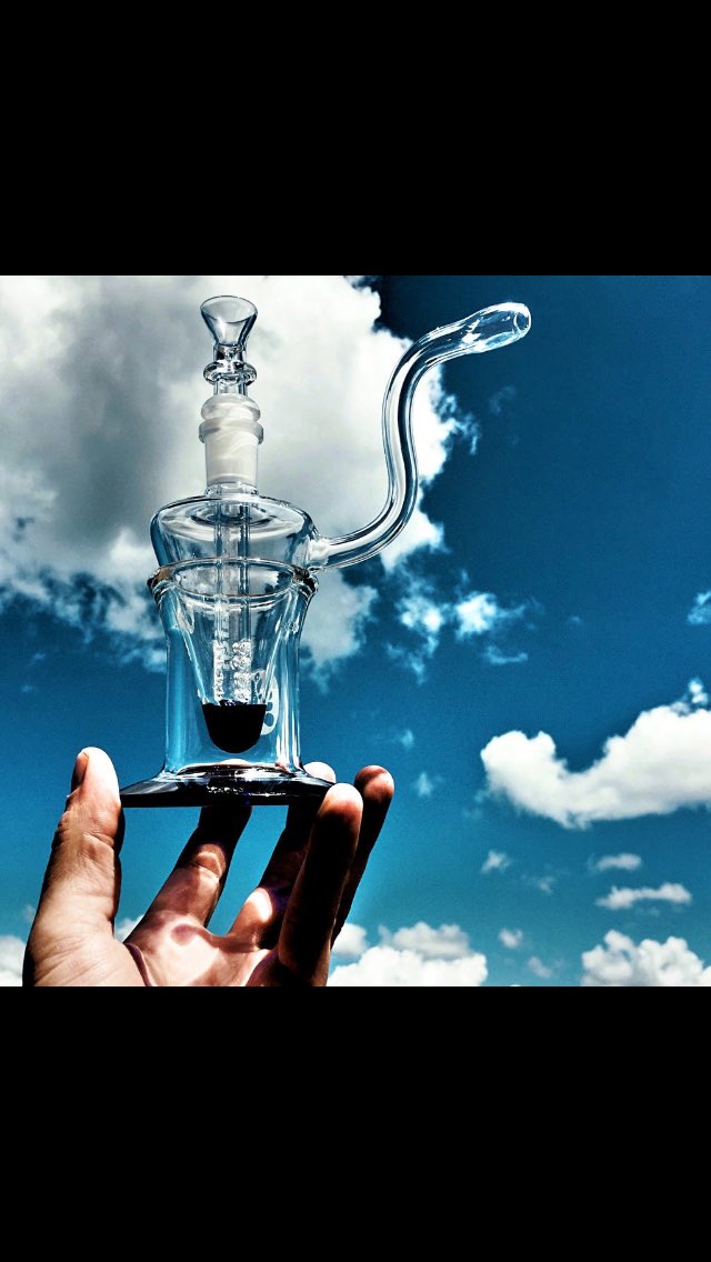 ShatterTimes_'s tweet photo. Unique Glass is The Only Way to Go. 😚💨 https://t.co/PIvEjXcizg https://t.co/ElD4UNnk8q