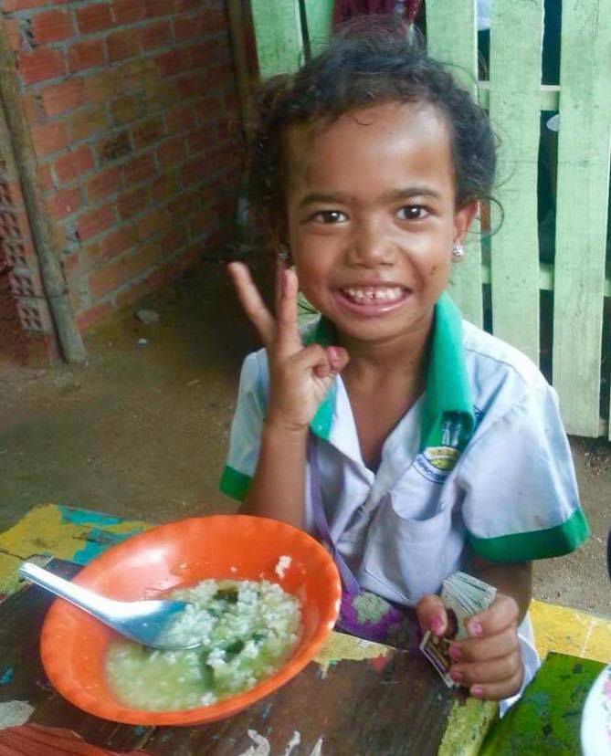 PIOCambodia's tweet photo. Start the week with a #smile. #HappyMonday everyone! #smileoftheweek #Cambodia #education #hopeforthefuture https://t.co/v98sPXTvjs