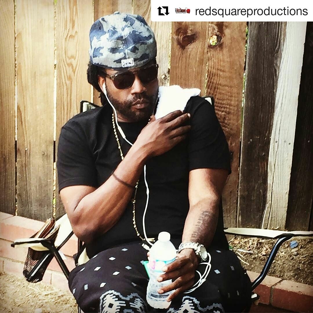 RastafariJams's tweet photo. #RastafariJamn must take a moment 2 say #RestInZion 2 wi bredren @tugzredsq  🔯The I's heart is heavy behind dis! RIZ https://t.co/s6dSNhlXM8