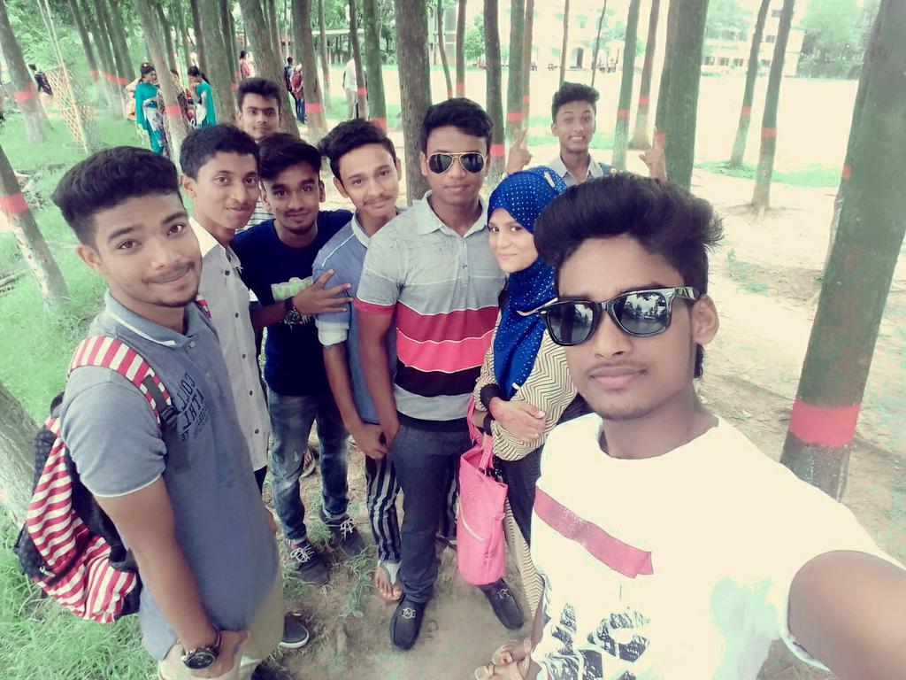 RARiad3's tweet photo. #Clg_time....  😎 https://t.co/Tfb0UAYCvs