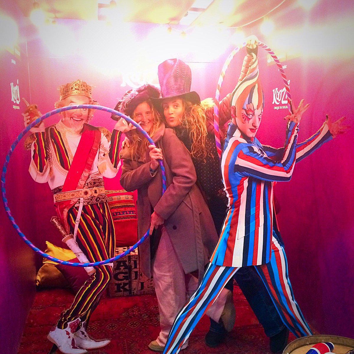 erkscaro's tweet photo. #Kooza espectacular @CirqueSoleilCL con @colla_luciana #maravilloso https://t.co/nfJZzJchZu