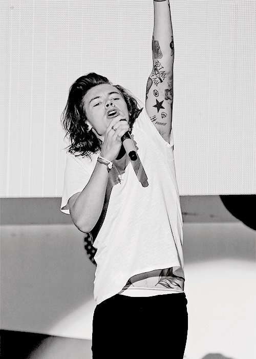 worldsworst1dua's tweet photo. #OnThisDayIn1DHistory, @onedirection performed at @bcplace in #OTRAVancouver, BC on 7-17-15. #OTRAMemories 1/33 https://t.co/bK0f4MJlvj
